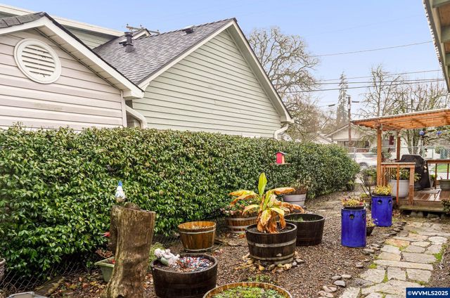 825 SW Walnut St, Albany, OR 97321