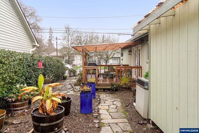 825 SW Walnut St, Albany, OR 97321