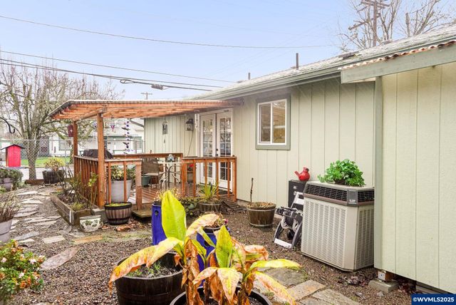 825 SW Walnut St, Albany, OR 97321