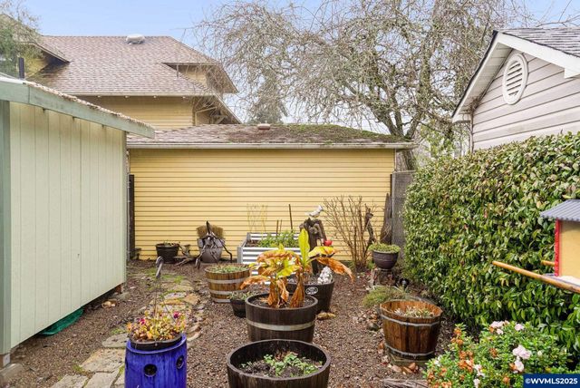 825 SW Walnut St, Albany, OR 97321