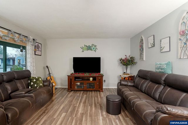 825 SW Walnut St, Albany, OR 97321