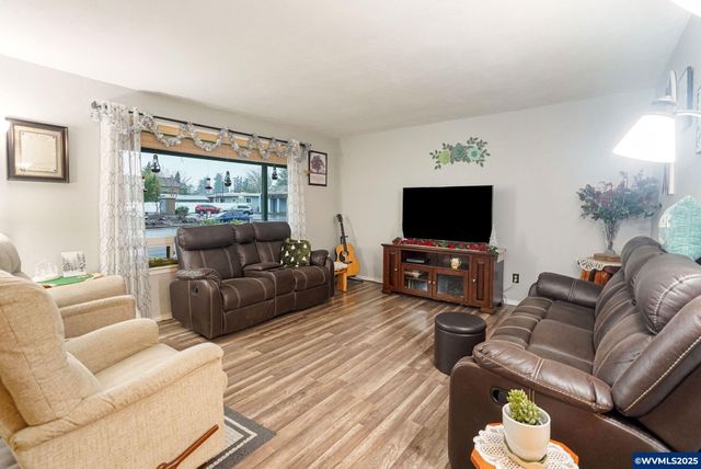 825 SW Walnut St, Albany, OR 97321