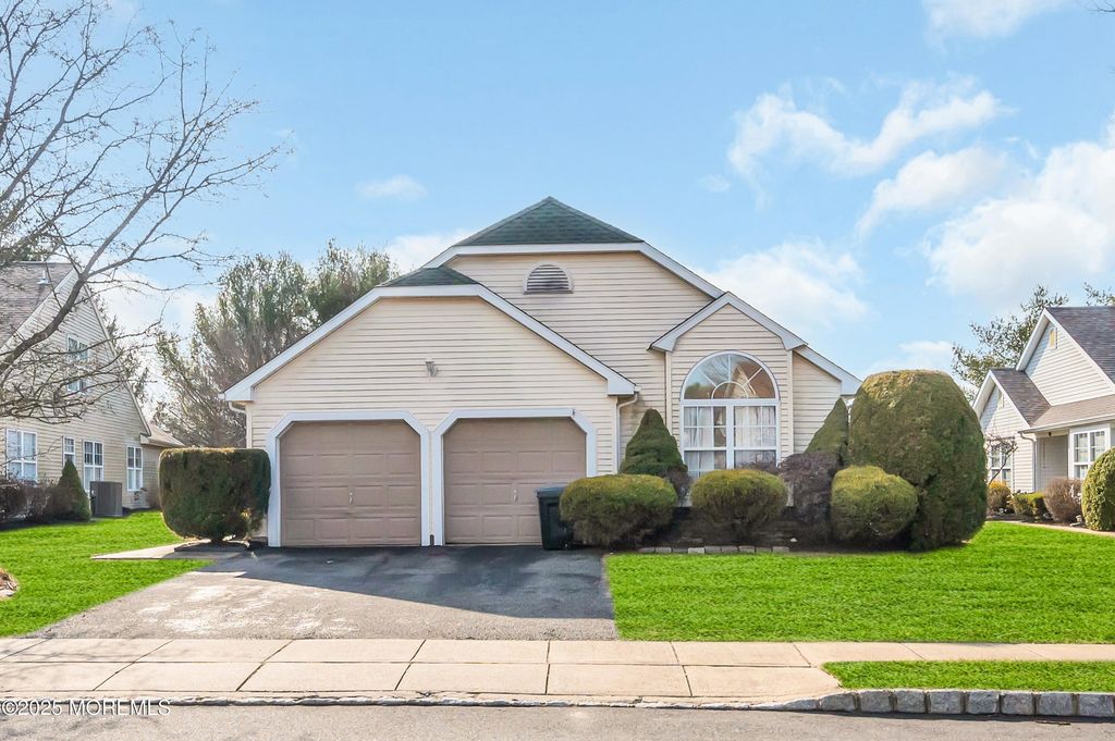 2674 Meadow Lake Drive, Toms River, NJ 08755