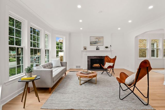 5828 N Melvina Avenue, Chicago, IL 60646