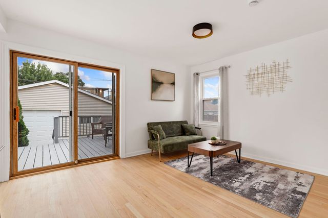 5828 N Melvina Avenue, Chicago, IL 60646