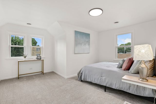 5828 N Melvina Avenue, Chicago, IL 60646