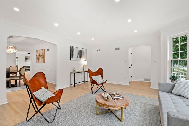 5828 N Melvina Avenue, Chicago, IL 60646