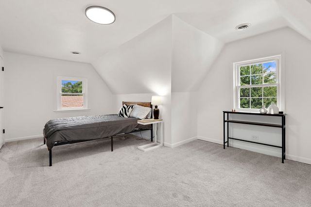 5828 N Melvina Avenue, Chicago, IL 60646