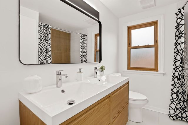 5828 N Melvina Avenue, Chicago, IL 60646