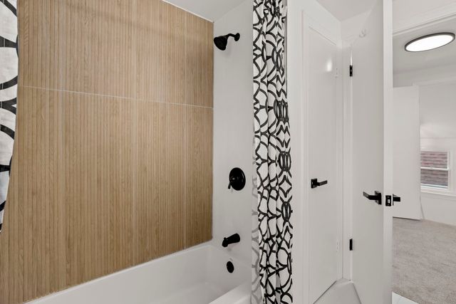 5828 N Melvina Avenue, Chicago, IL 60646