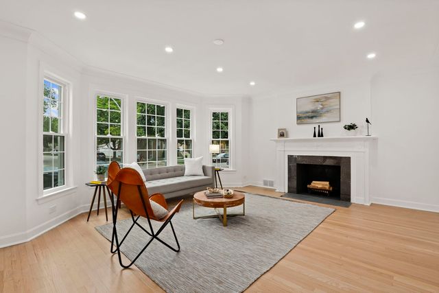 5828 N Melvina Avenue, Chicago, IL 60646