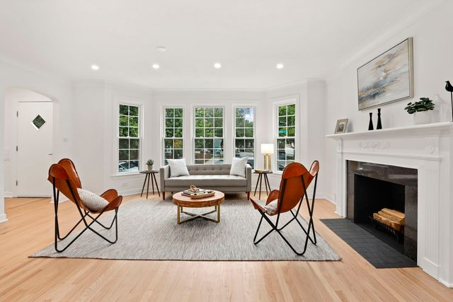 5828 N Melvina Avenue, Chicago, IL 60646