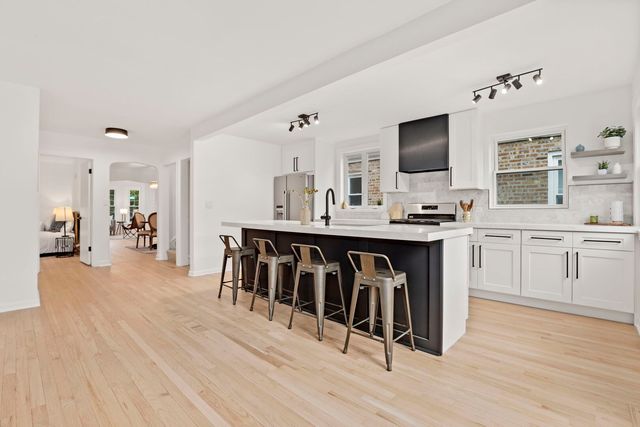 5828 N Melvina Avenue, Chicago, IL 60646