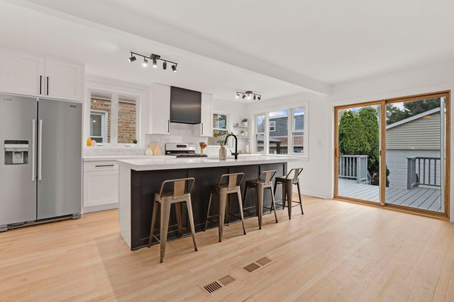 5828 N Melvina Avenue, Chicago, IL 60646