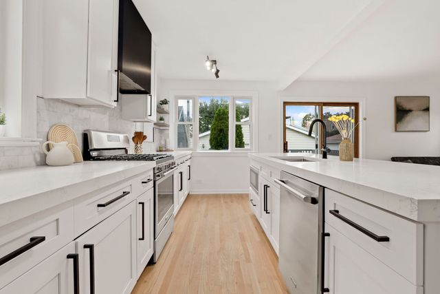 5828 N Melvina Avenue, Chicago, IL 60646