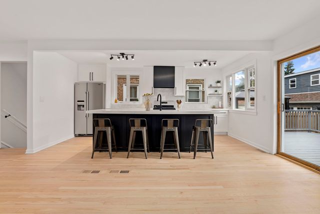 5828 N Melvina Avenue, Chicago, IL 60646