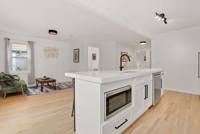 5828 N Melvina Avenue, Chicago, IL 60646