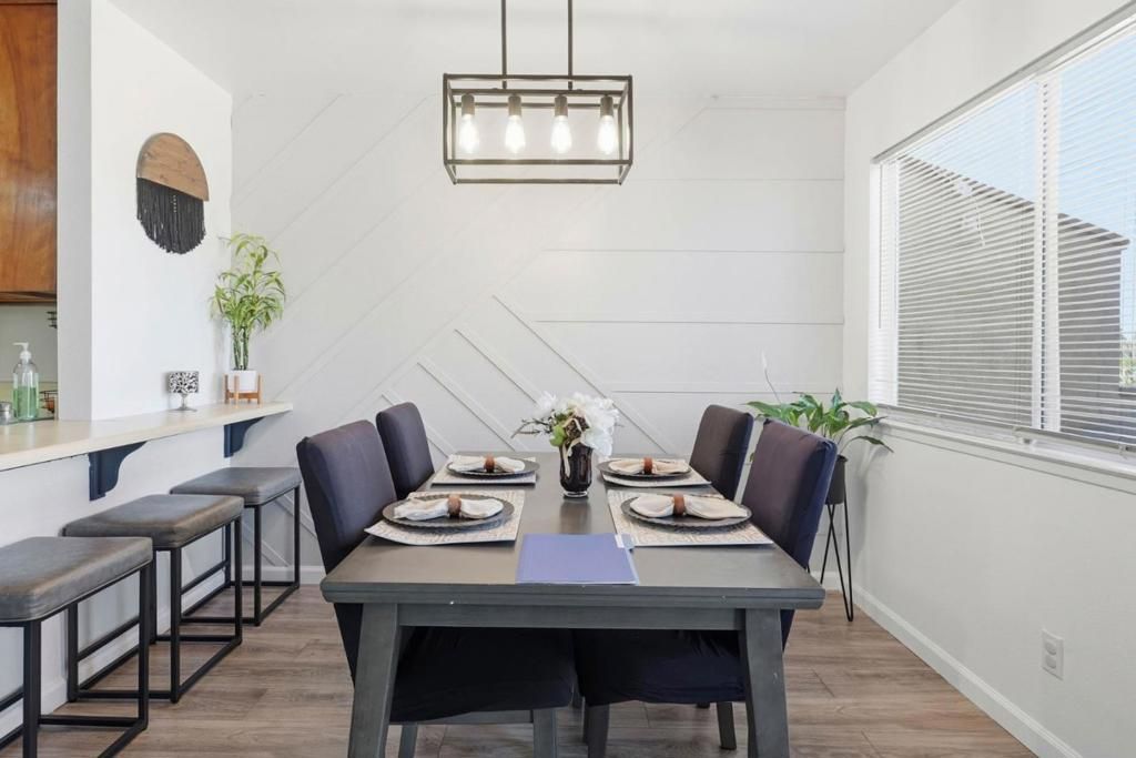 Image 10 of property listing at 1055 Padre Drive 2, Salinas, CA 93901