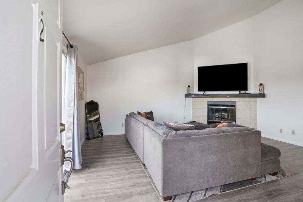 Image 27 of property listing at 1055 Padre Drive 2, Salinas, CA 93901