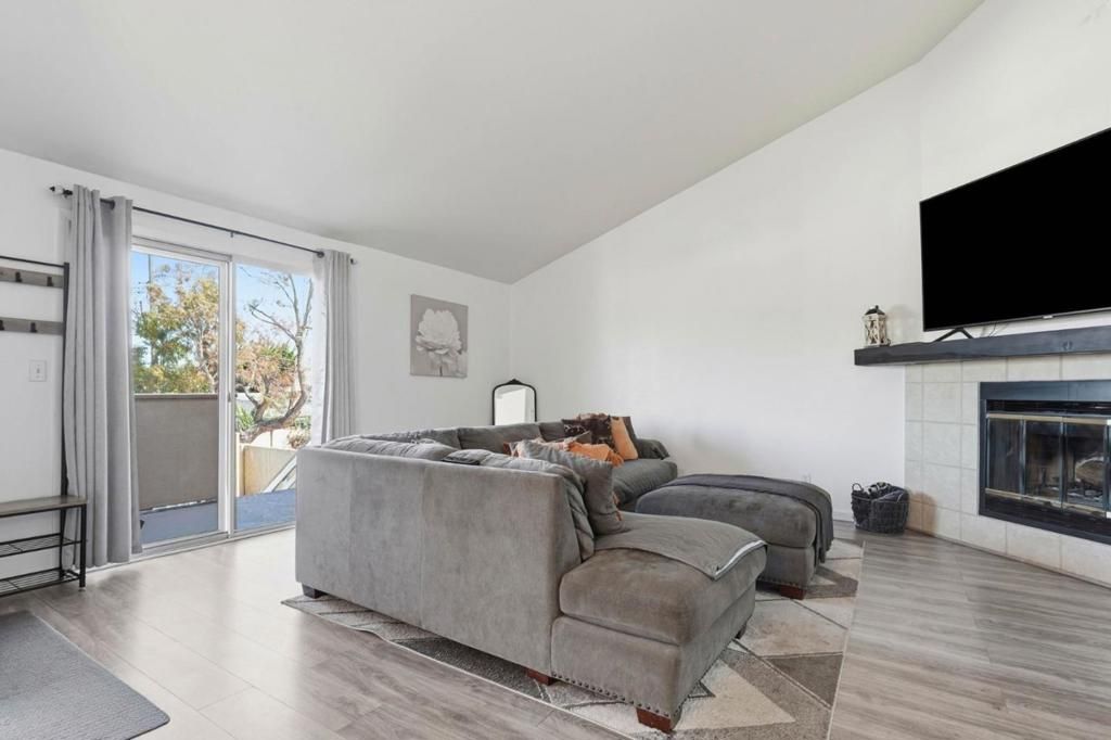 Image 4 of property listing at 1055 Padre Drive 2, Salinas, CA 93901