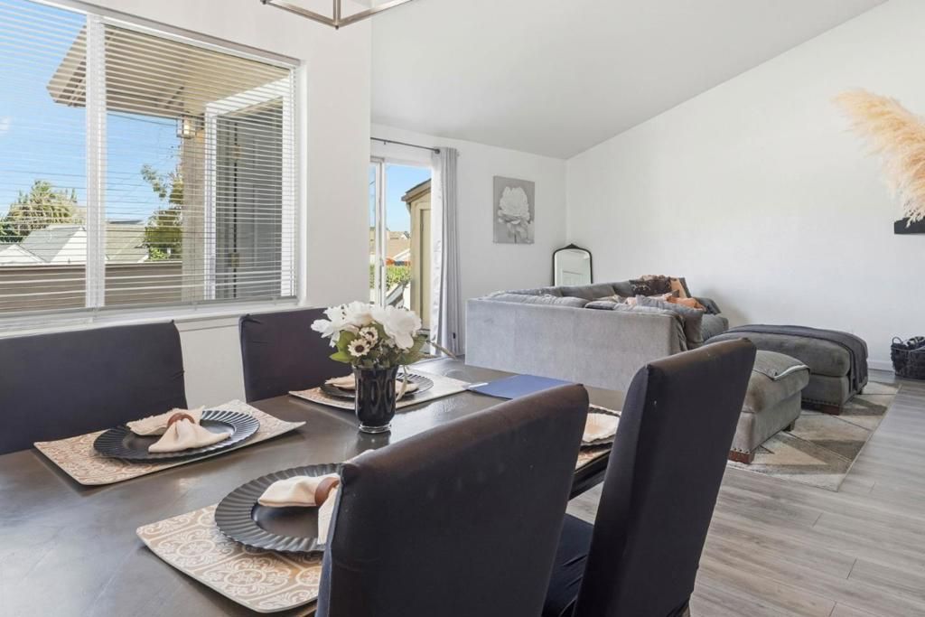 Image 9 of property listing at 1055 Padre Drive 2, Salinas, CA 93901