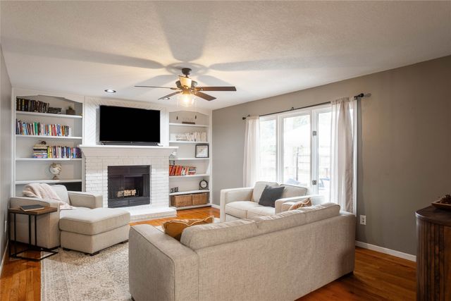 4460 90th Street, Urbandale, IA 50322