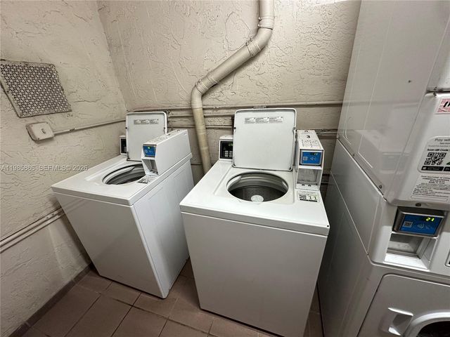 4713 NW 7th St 406-1, Miami, FL 33126