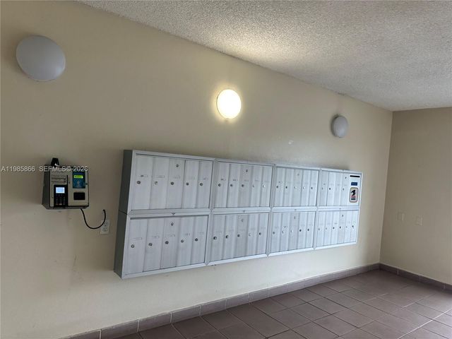 4713 NW 7th St 406-1, Miami, FL 33126