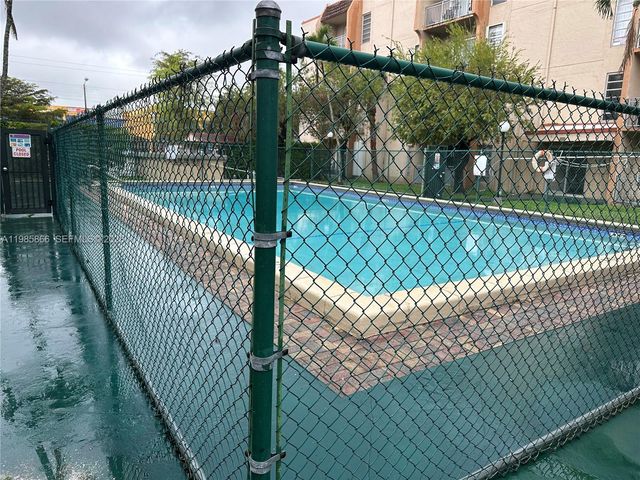 4713 NW 7th St 406-1, Miami, FL 33126