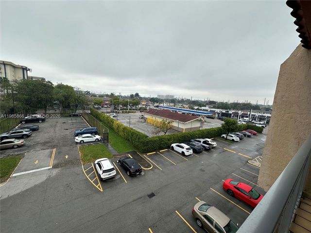 4713 NW 7th St 406-1, Miami, FL 33126