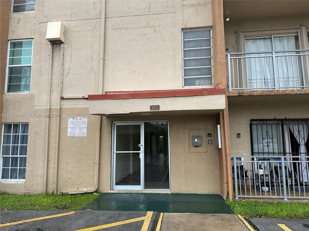 4713 NW 7th St 406-1, Miami, FL 33126