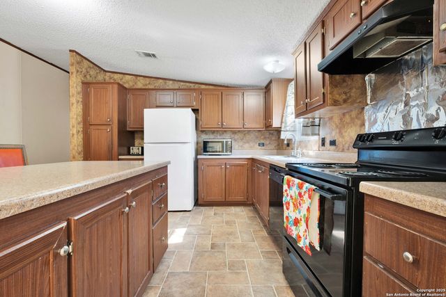 7176 Burshard Rd, San Antonio, TX 78263