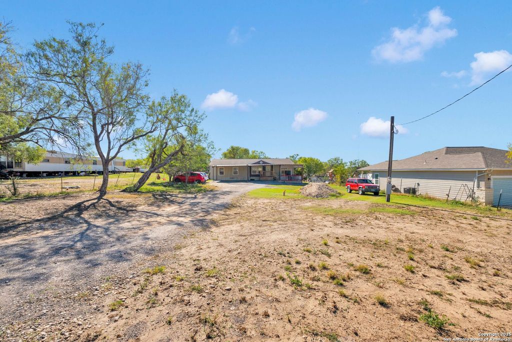 7176 Burshard Rd, San Antonio, TX 78263