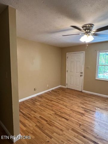 5924 Blossom Rd, Knoxville, TN 37912