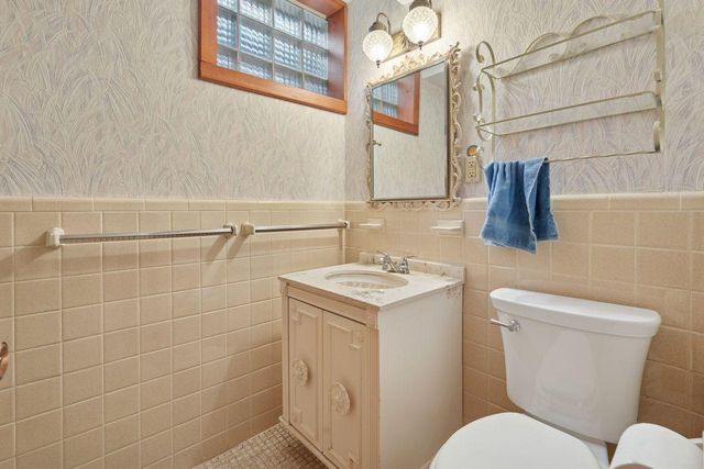 8149 Westwood Hills Drive, Saint Louis Park, MN 55426