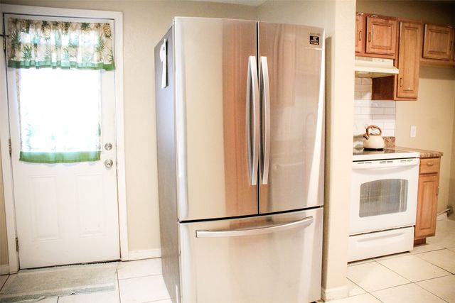 3218 Emmett Street, Dallas, TX 75211