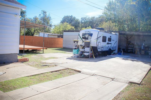 3218 Emmett Street, Dallas, TX 75211