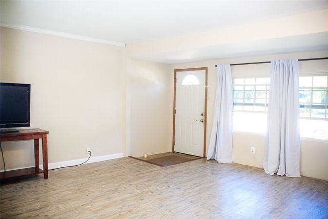 3218 Emmett Street, Dallas, TX 75211