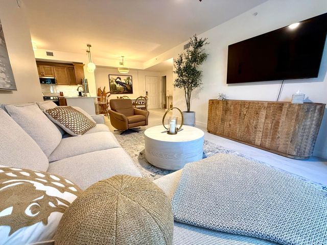 780 S Sapodilla Avenue 207, West Palm Beach, FL 33401