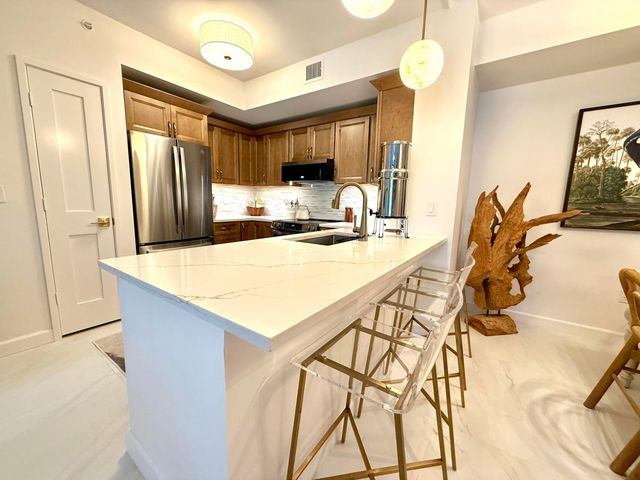 780 S Sapodilla Avenue 207, West Palm Beach, FL 33401