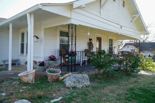 111 W 3rd Street, Keene, TX 76059