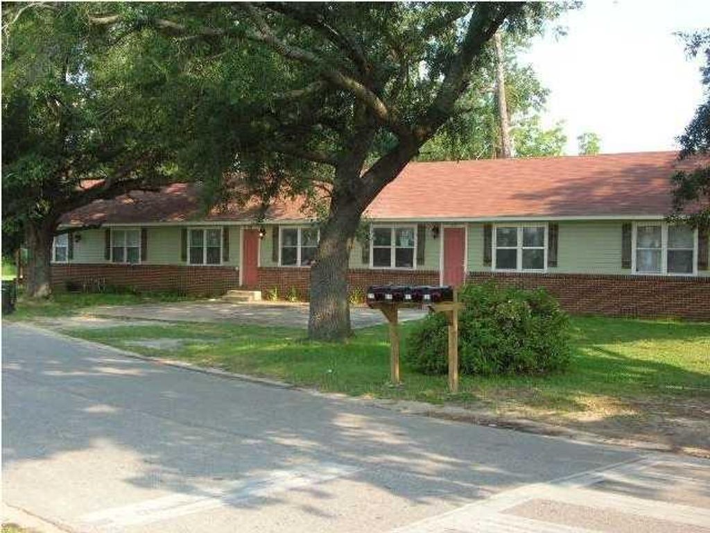 511 Capt Leon C. Roberts 1-4, Mobile, AL 36610 — exterior