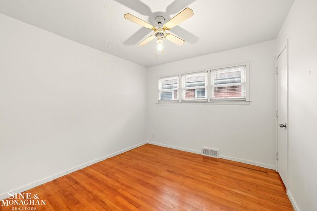 24060 Oneida Street, Oak Park, MI 48237