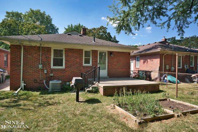 24060 Oneida Street, Oak Park, MI 48237