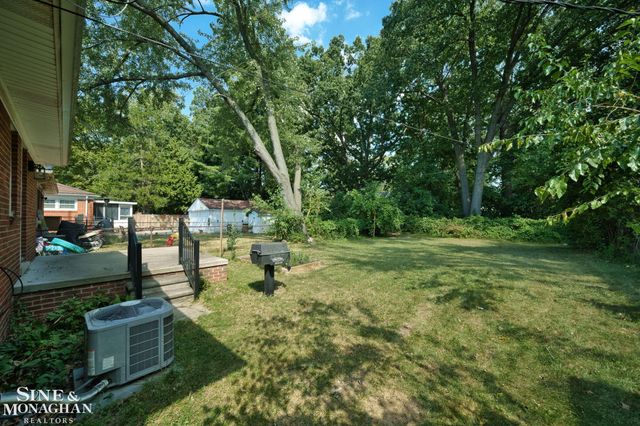 24060 Oneida Street, Oak Park, MI 48237