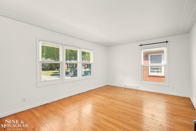 24060 Oneida Street, Oak Park, MI 48237