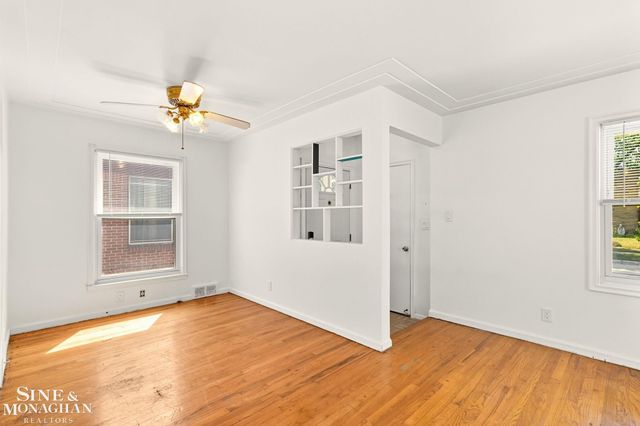 24060 Oneida Street, Oak Park, MI 48237