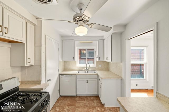 24060 Oneida Street, Oak Park, MI 48237