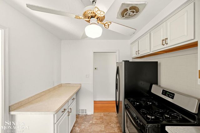 24060 Oneida Street, Oak Park, MI 48237