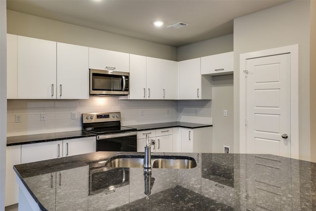 657 Blackland Drive, Venus, TX 76084